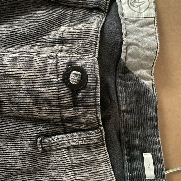 Men’s Volcom shorts, grey corduroy in size 34 - Picture 5 of 6